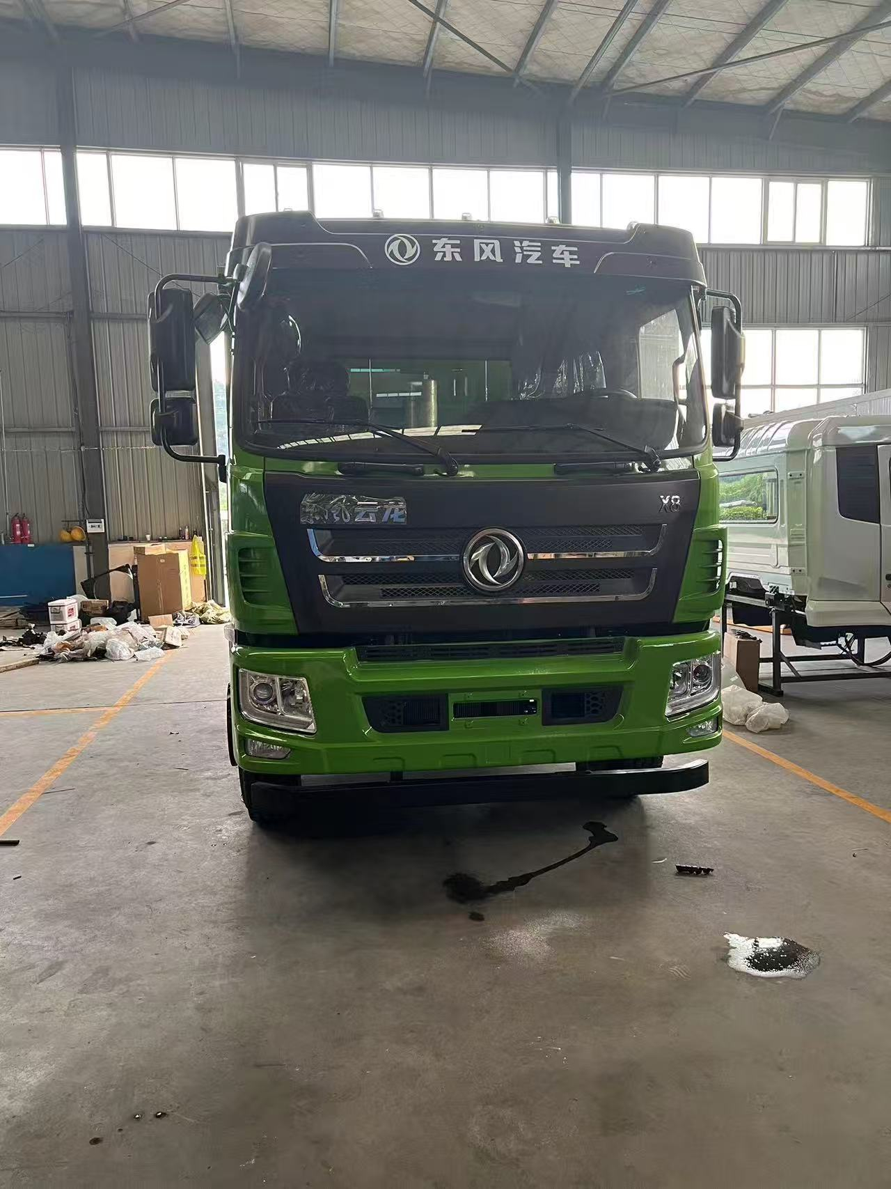 东风6x4后双桥自卸车