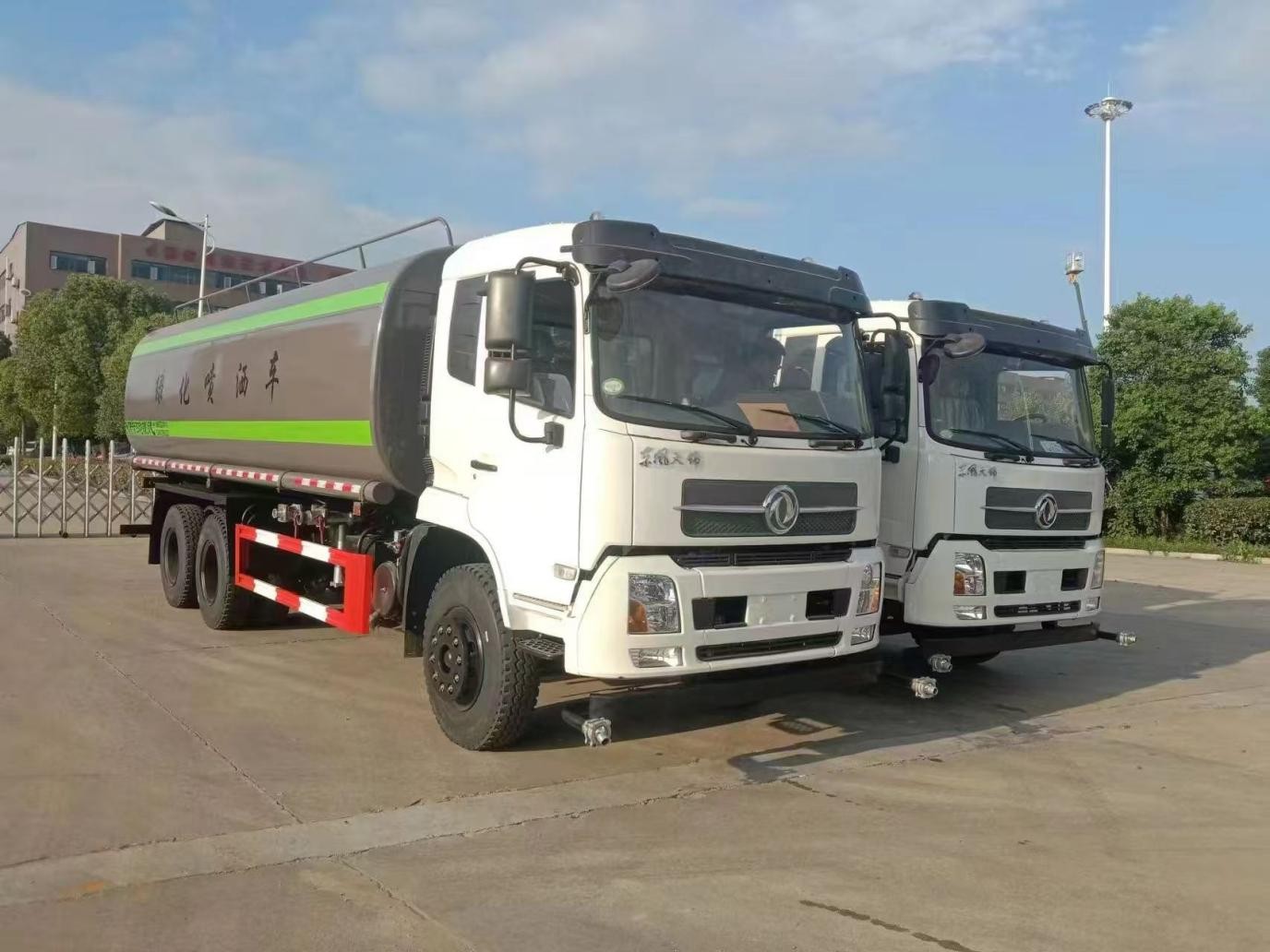 东风天锦后双桥洒水车