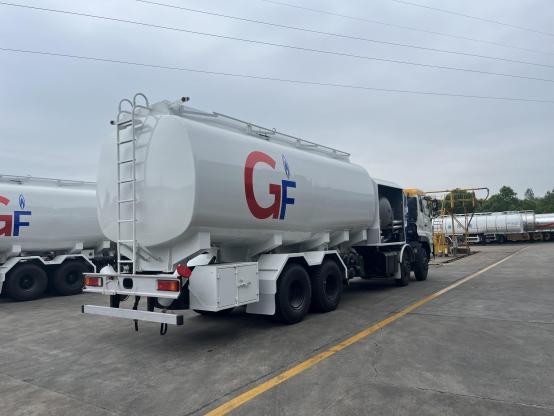 东风30方压力飞机加油车