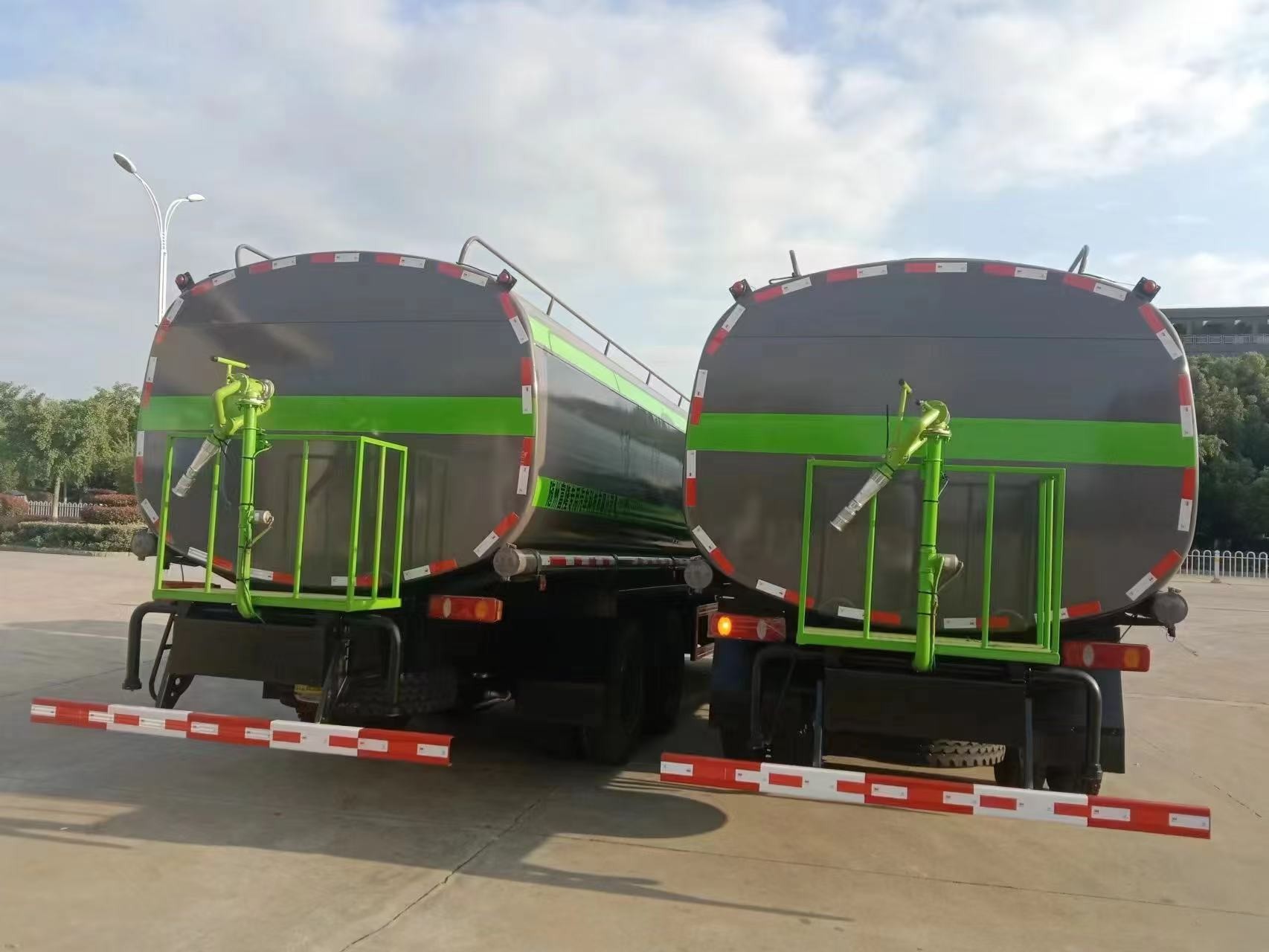 东风天锦后双桥洒水车