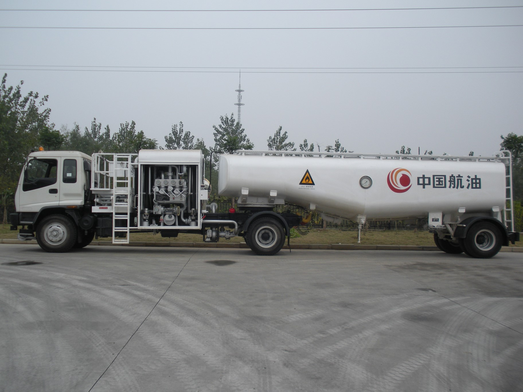 35方民航半挂飞机罐式加油车