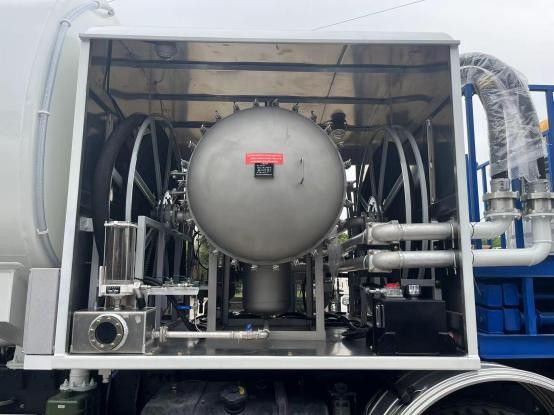 东风30方压力飞机加油车