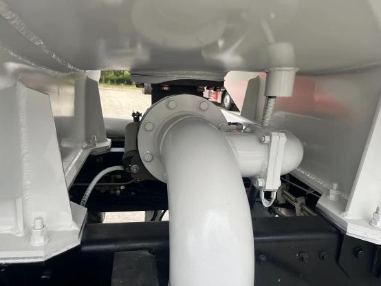 东风30方压力飞机加油车