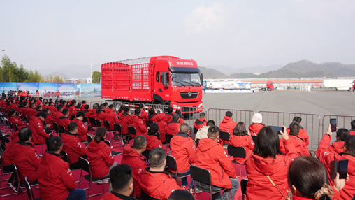 十年同心再启程 东风天龙哥俱乐部2026客户盛典圆满成功