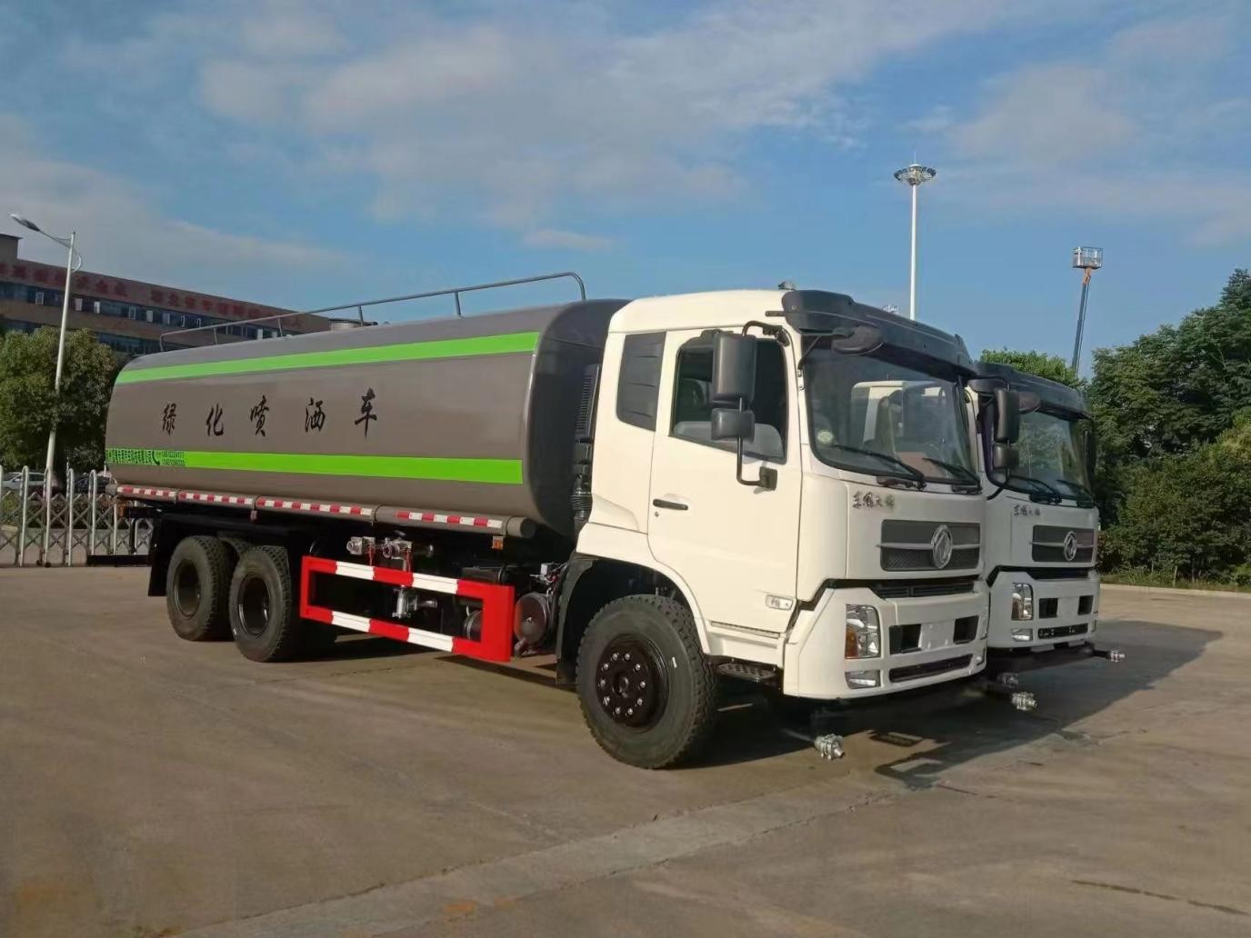 东风天锦后双桥洒水车