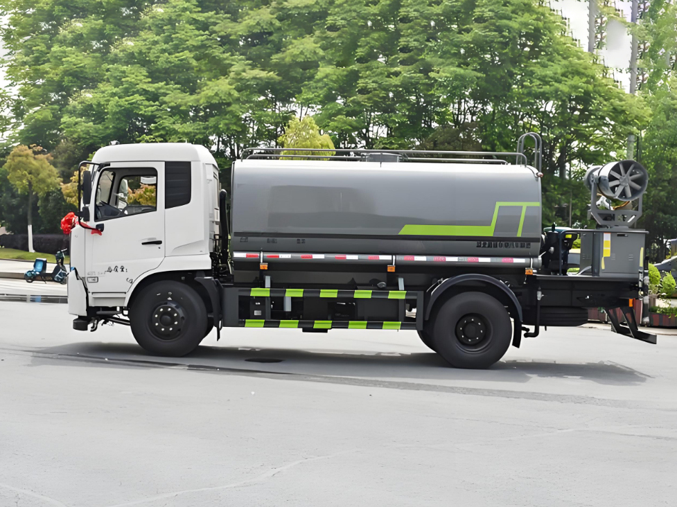 国五15方洒水车