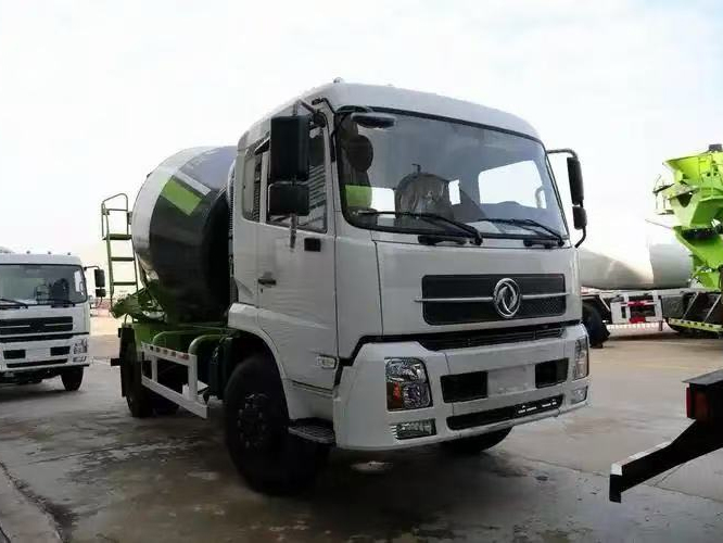 出口玉柴340后八轮搅拌车