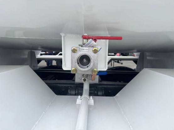 东风30方压力飞机加油车